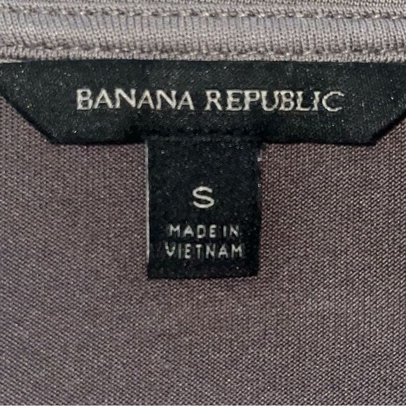 BANANA REPUBLIC LONG SLEEVE SILKY SOFT SHIRT | KHAKI GREEN | SIZE SMALL - Picture 5 of 8
